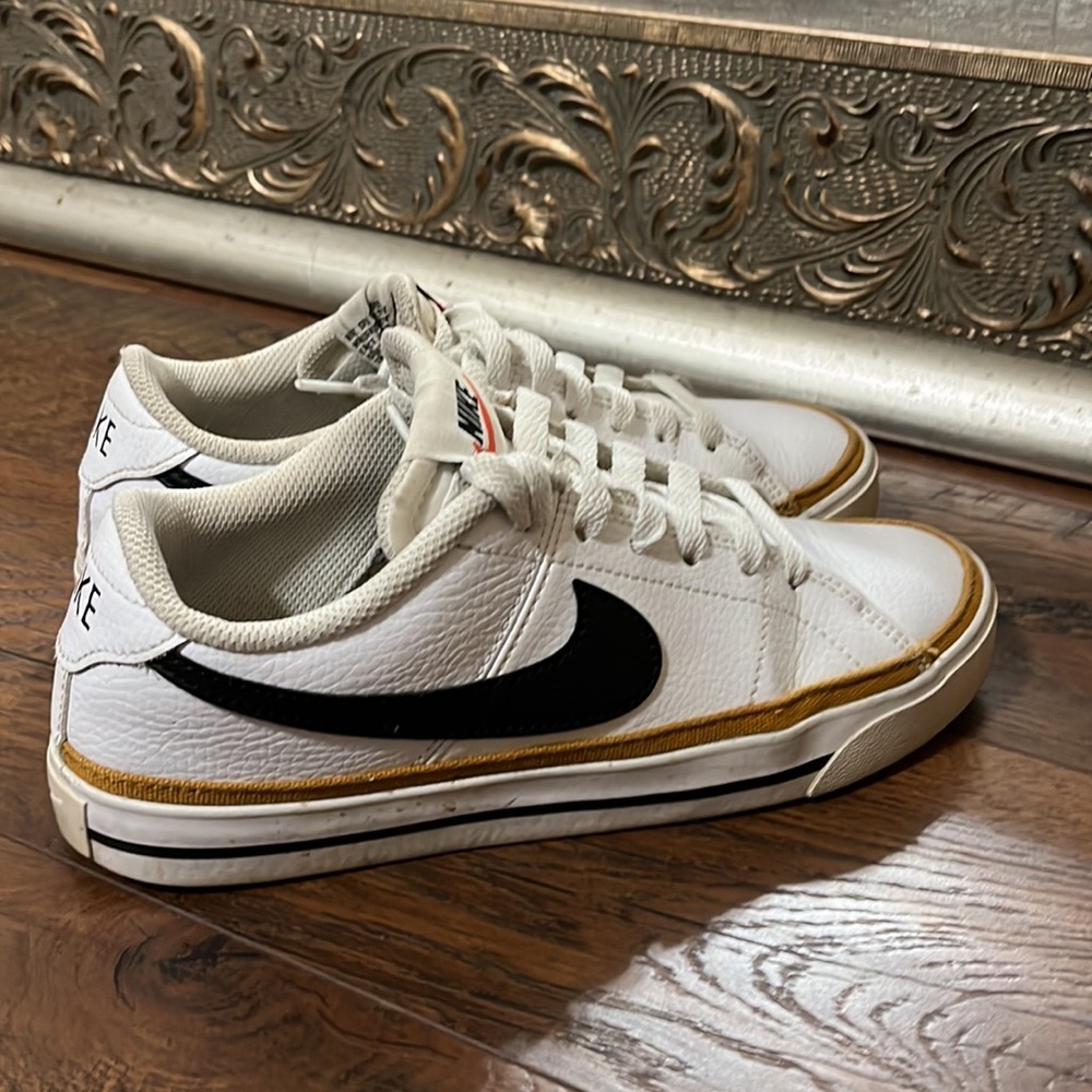 Nike Court Legacy